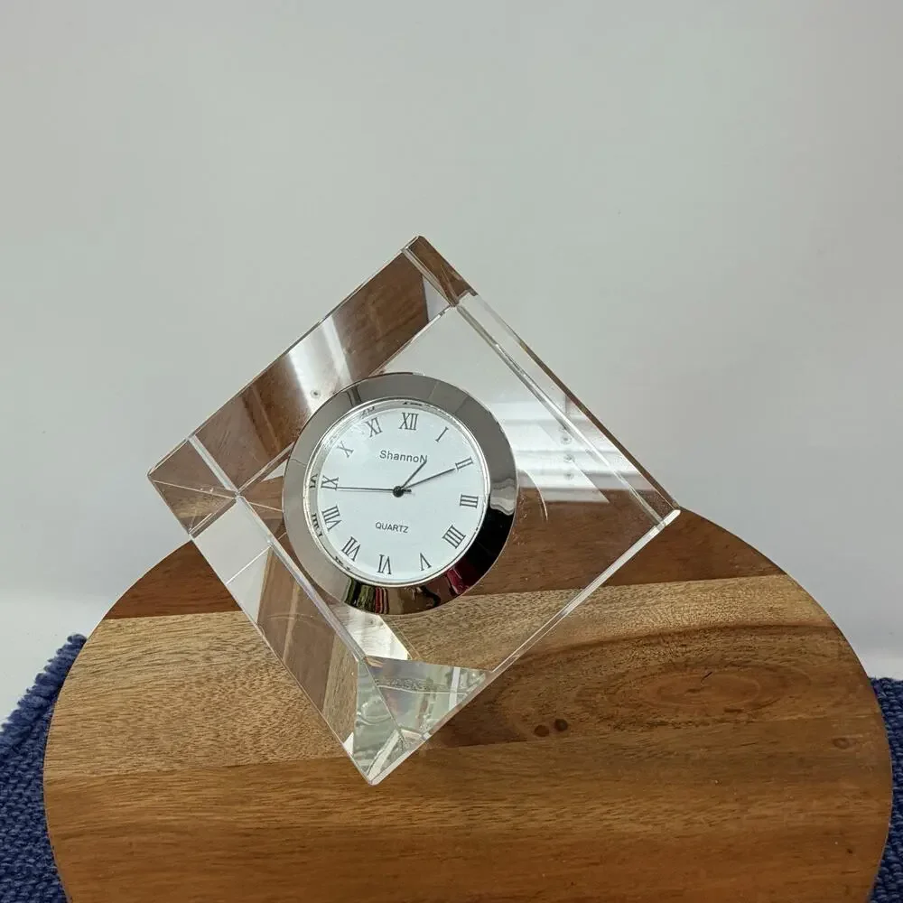 SHANNON, Quartz, Clock/Paperweigh crystal silver, roman numeral second hand Spin